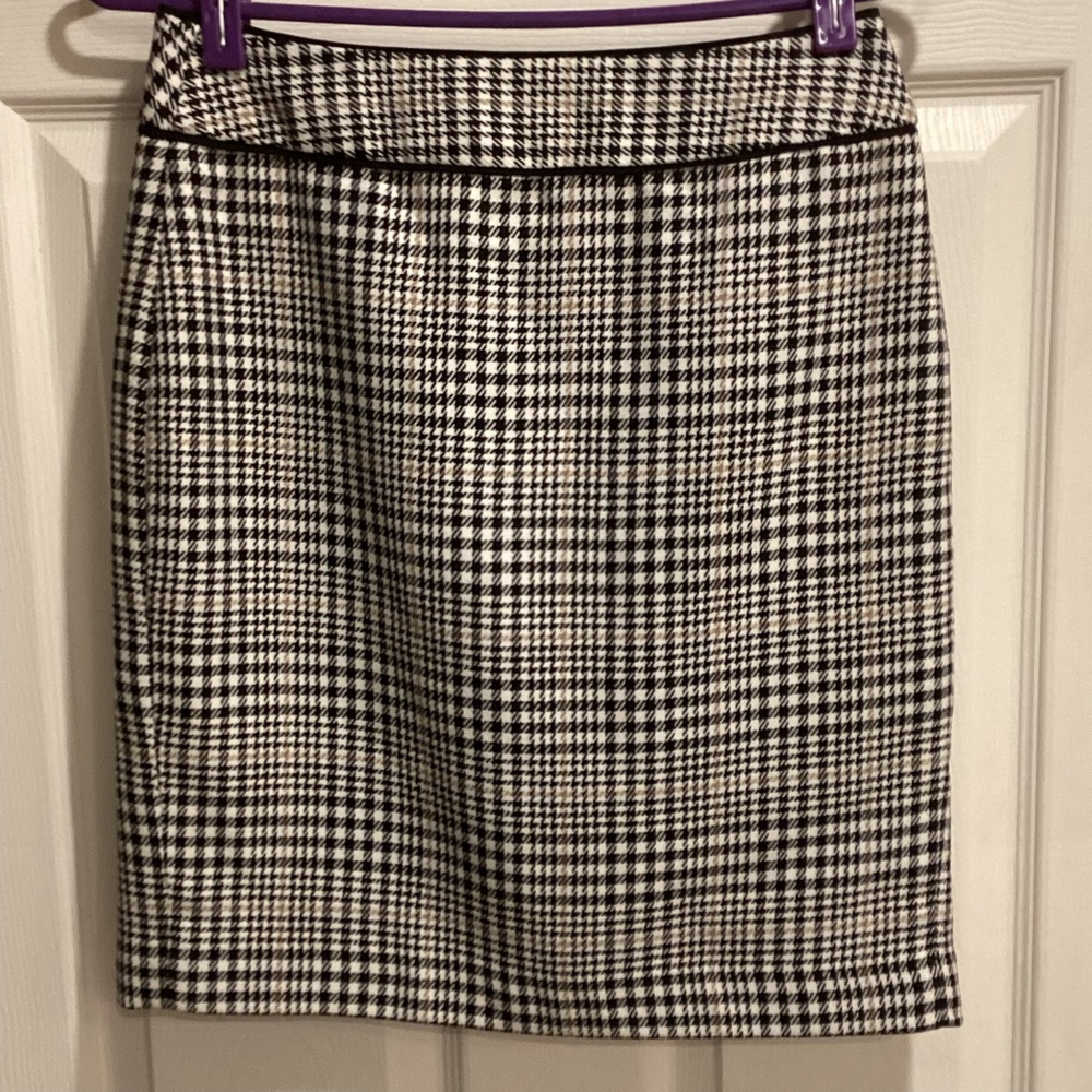 Houndstooth Mini-Length, Pencil Skirt by Banana Republic, Size 2